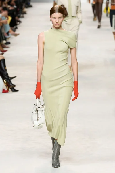 Look 34